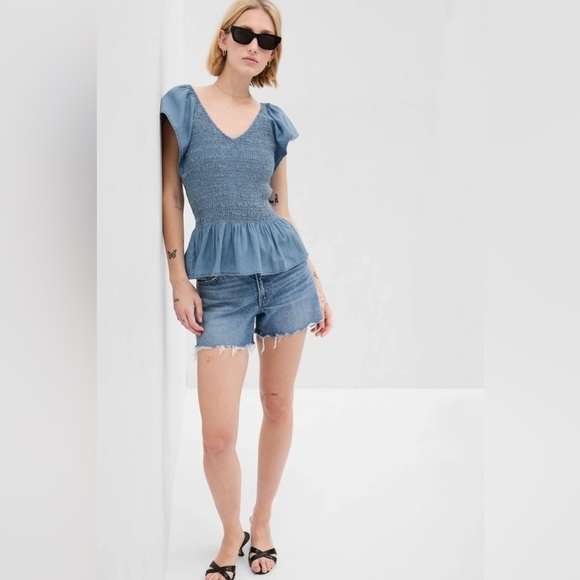 GAP| Ruffle Denim Peplum Top - Picture 2 of 9